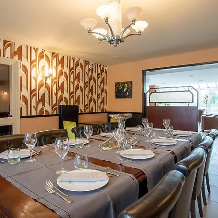 Logis Du Port Hotel