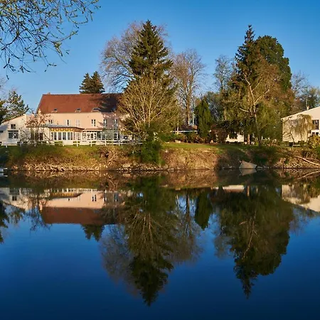Logis Du Port Hotel